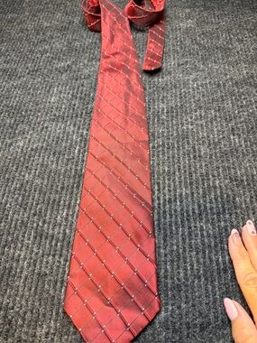 Kai Long Men's Classic Red Grid Pattern Tie